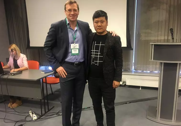 General manager Yang Haicheng and Russian CDEK  Леонид partners